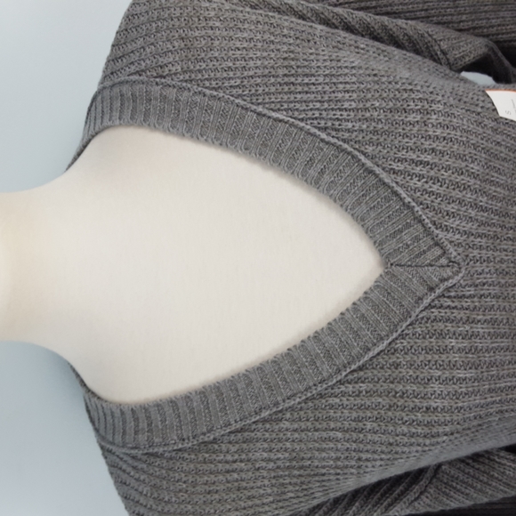 Women's Wild Fable V-Neck Pullover Gray Sweater - Picture 2 of 8